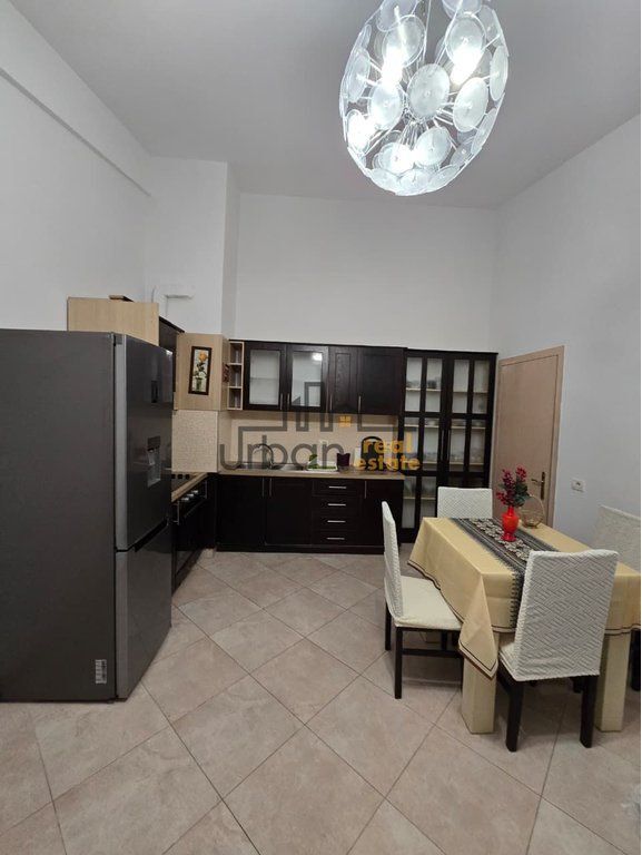 Qera, Apartament 1+1, Fresku, Tiranë - 350€ | 61 m²