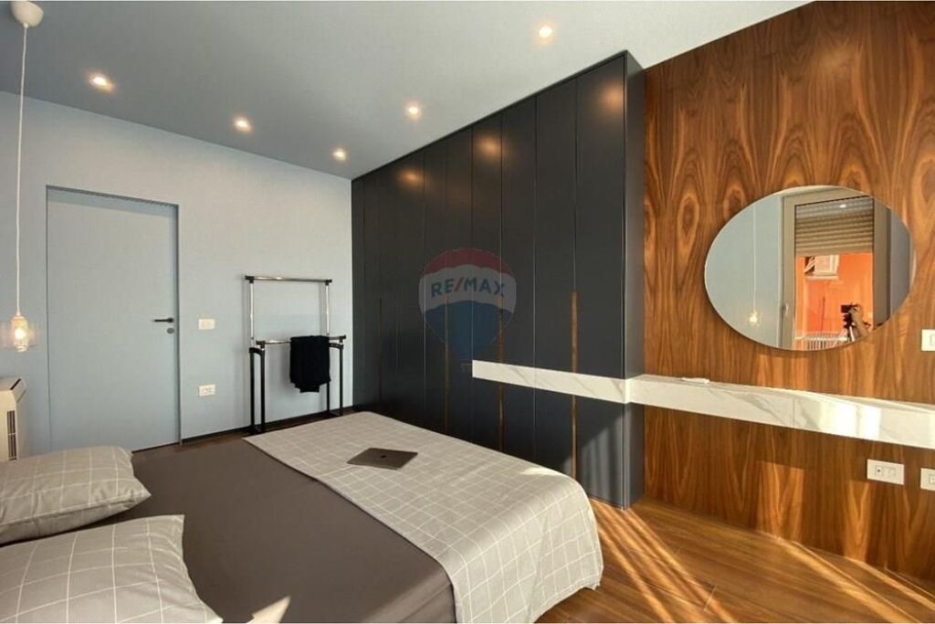 Apartament 1+1+ Parking tek Zogu i Zi