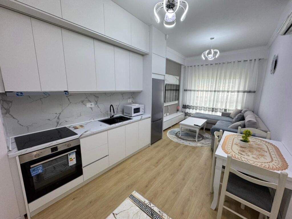 🏡 AFFITTASI APPARTAMENTO 1+1  📍 Posizione: Ali Demi, Complesso Kadiu💰 Prezzo: 40000 LEKE