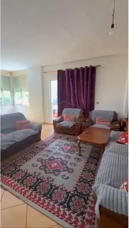 Shitet, Apartament 3+1, Fresku, Tiranë.