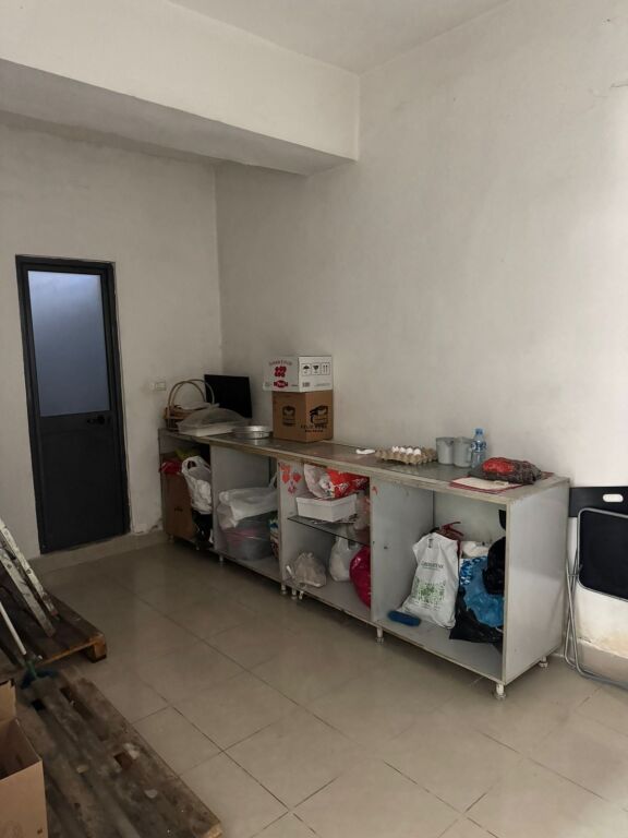 SHOP FOR RENT 70 M3 VASIL SHANTO 180,000 LEKE FH-71679