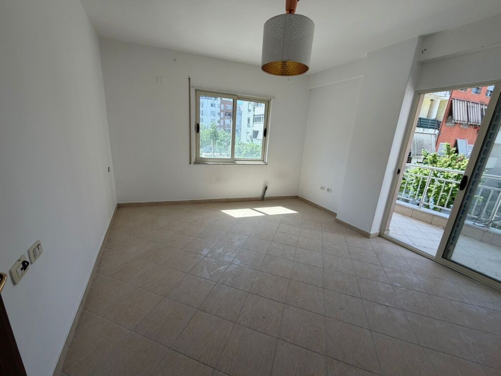 🏡 Shitet apartament 2+2+1 me ballkon Rruga Jordan Misja, pranë Gener 2 - Widok 2