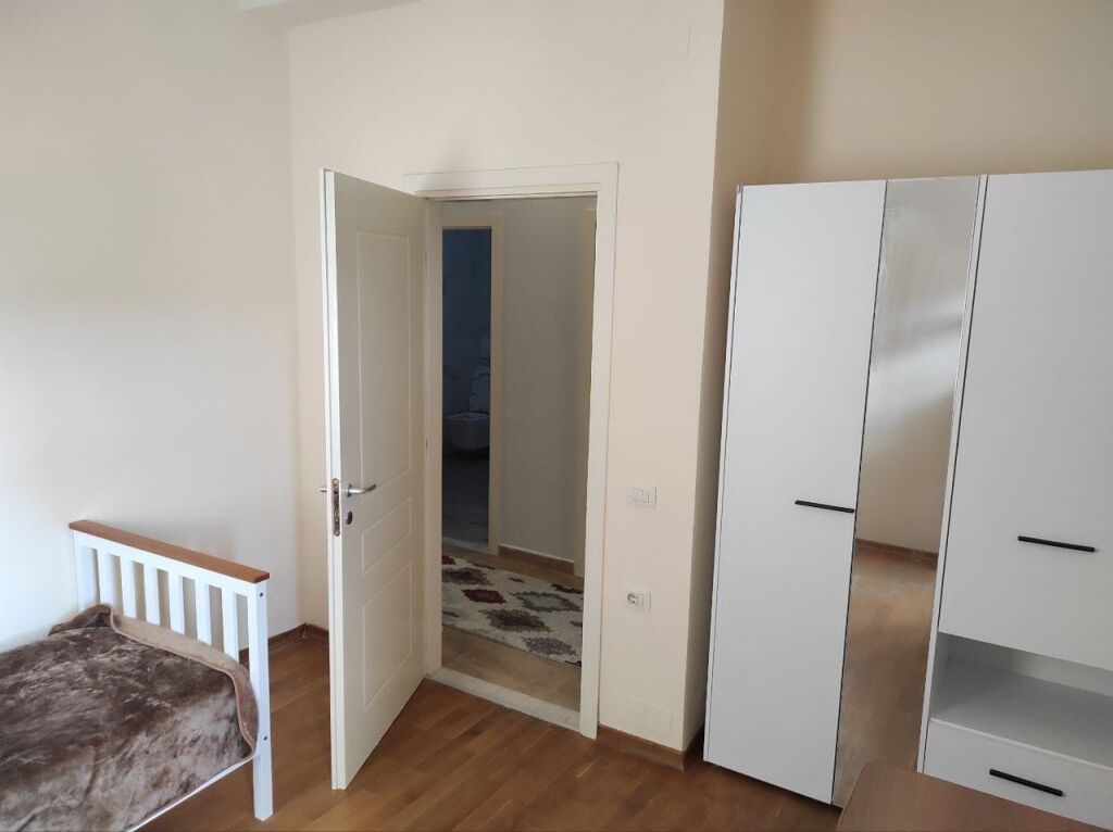 Affittasi 3+1+2 con parcheggio al Lago Secco