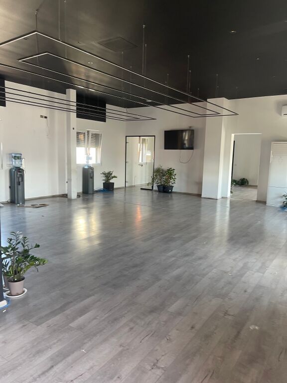 Ambiente di 280m2 in affitto nel centro, Tirana