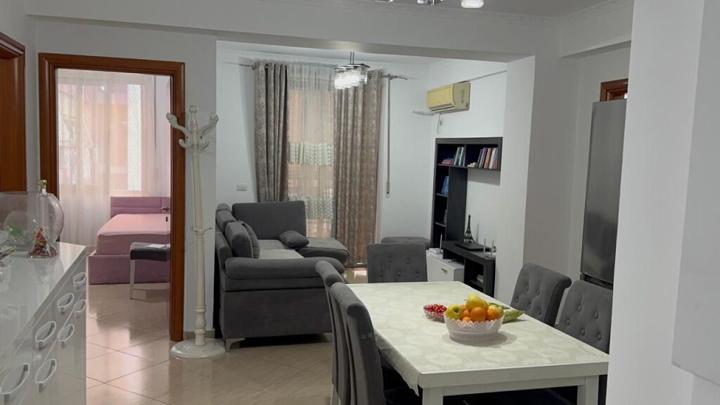 Shitet Ap 3+2+2 tualete 📌Astir, prane HARLI kafe- Cmimi 185.000 Euro