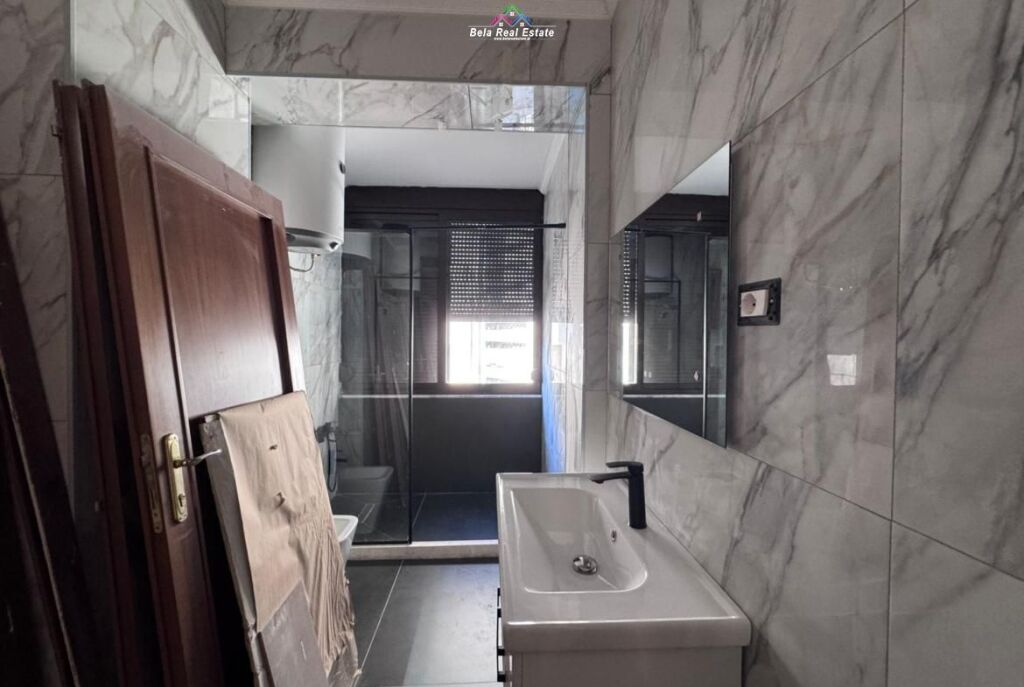Zyre Me Qera 2+1 Tek Myslym Shyri (ID BZ2927) Tirane