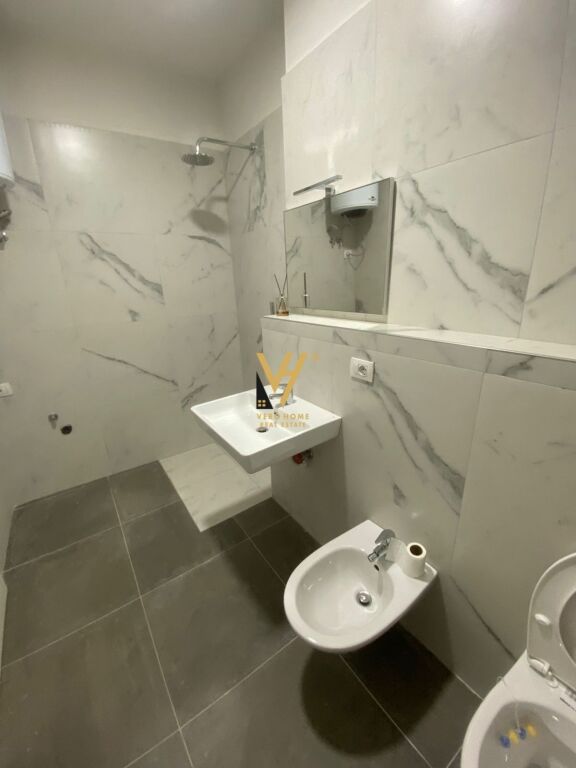 OFFICE 93 M2 FOR RENT ON KOSOVAREVE STREET 100,000 LEKE