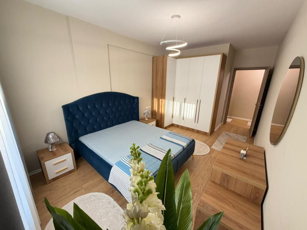 🏡 Qira apartament 2+1+2 📍 Kristal Center, Komuna e Parisit💶 80,000 lek/muaj