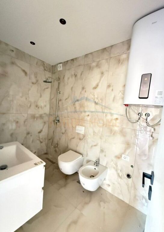 Shitet,Apartament 2+1+2,Rruga Qemal Stafa,Tirane
