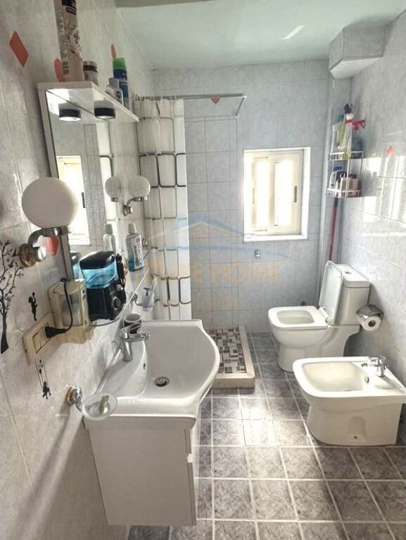 Shitet, Apartament 2+1, Bllok, Tiranë