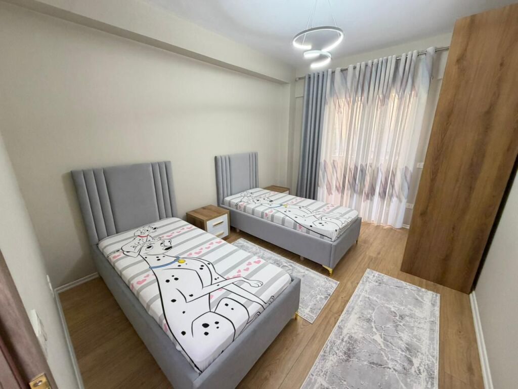 🏡 Qira apartament 2+1+2 📍 Kristal Center, Komuna e Parisit💶 80,000 lek/muaj