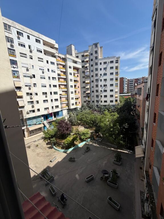 For Rent_AP 1+1_Building with Arrow