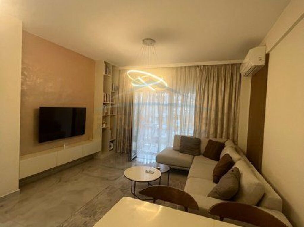 Qera, Apartament 1+1, Foleja e Gjelbër, Zogu i Zi, Tiranë.