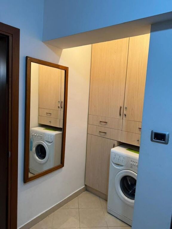 Jepet Apartament me qera 1+1 tek Shkolla e Bashkuar