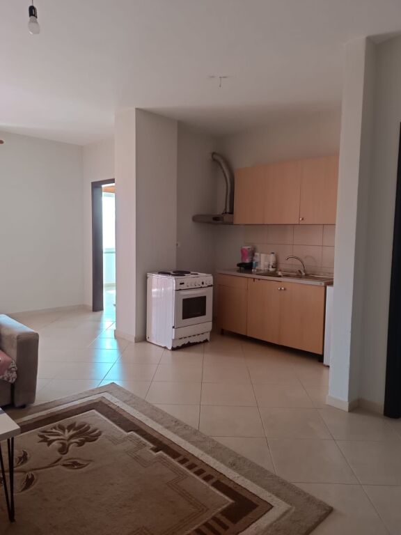 Shitet apartament 1+1 i përshtatur në 2+1 Shkozet – Durrës, pranë Urës së Dajlanit