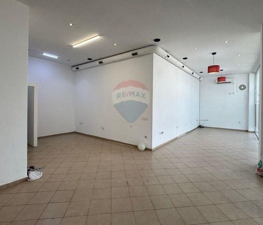 SHOP FOR RENT NEAR THE FORMER CIRCUS ID: 530281030-965