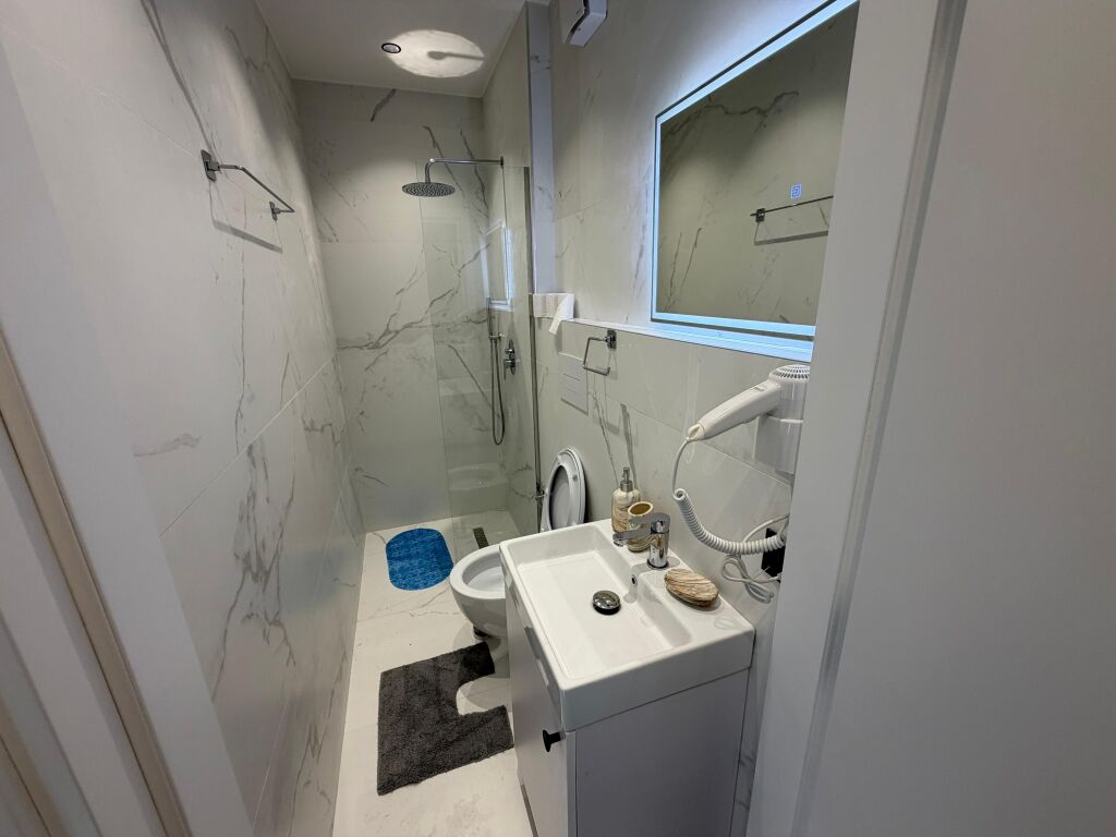 🏠Shiten 2 studio te Selvia 📍rruga Siri Kodra , pallat i ri✨
