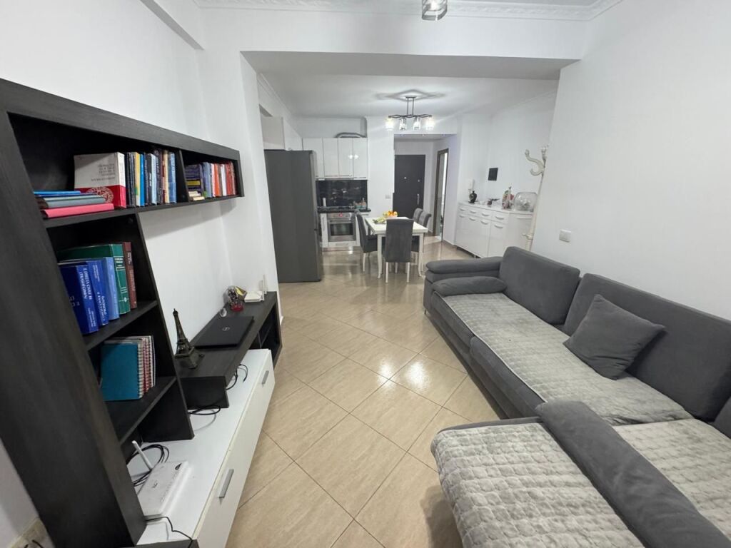 Shitet Ap 3+2+2 tualete 📌Astir, prane HARLI kafe- Cmimi 185.000 Euro
