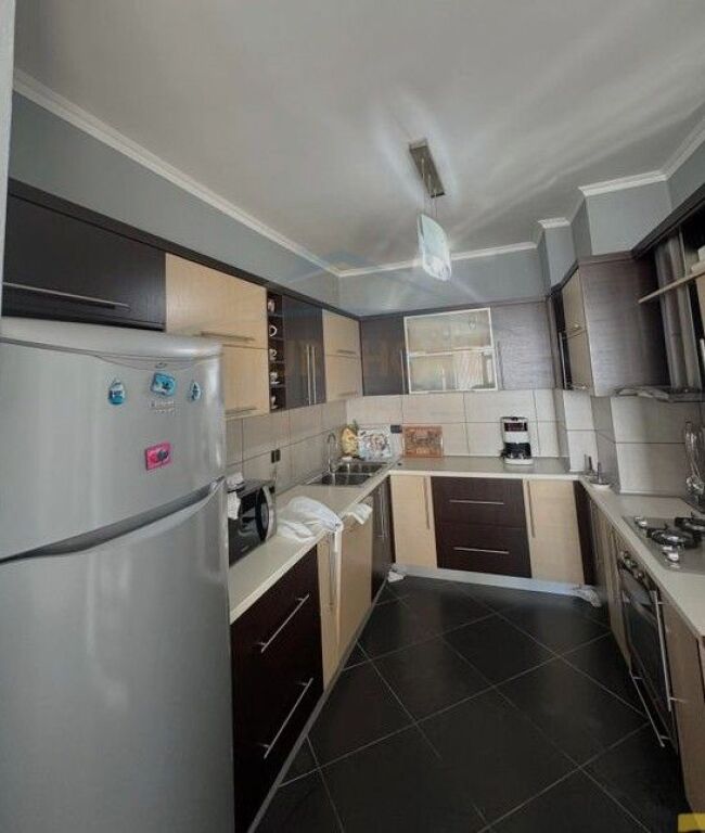 Shitet, Apartament 2+1+2, Fresk.