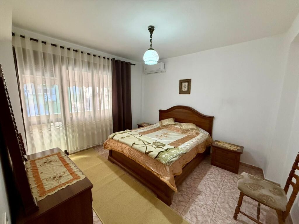 📣 QERA Apartament 2+1+2 Me Ballkon 📍 Ish Blloku, Tirane ✨ 💶 Cmimi 90.000 Leke/Muaj
