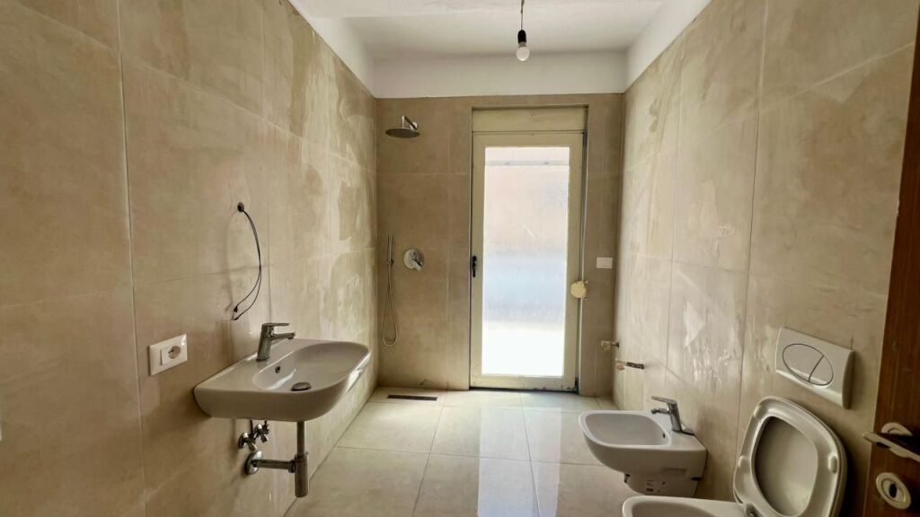 🏠ATTICO IN VENDITA: 2+1+2wc (172m²)  📍 Yzberisht 🔥  989€/m2  🔥  OCCASIONE PAZZESCA   -  139,500€ - Palazzo V.2016  ( Vicino a k. Cabej)