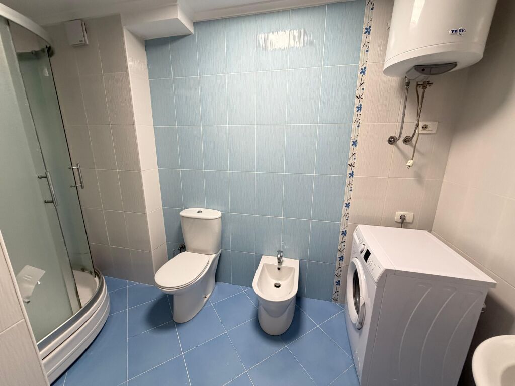 🏡 Rent apartment 2+1+2 📍 Kristal Center, Paris Commune  🏢 4th floor, with elevator 📐 100 m² | ☀️ Southeast  🆕 Never lived in before  💶 80,000 lek/month  