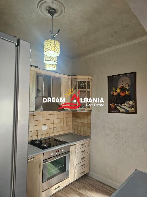 Appartamento 3+1 in affitto nel centro vicino a 9 piani Tirana (ID 4231489)