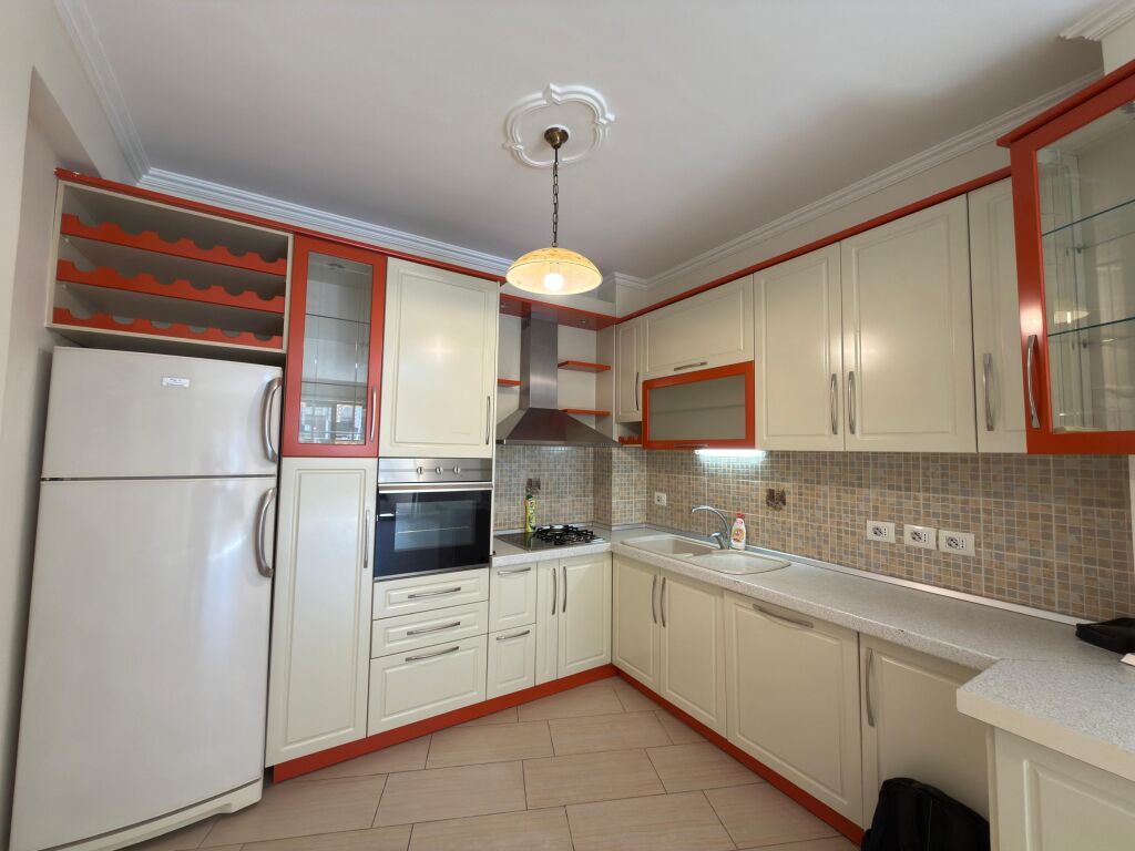 Affitto, Appartamento 2+1+2 bagni, "9 Piani", Tirana.