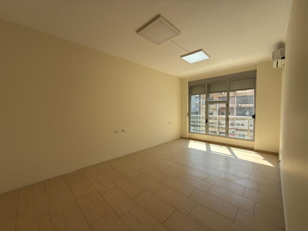 Affitto, Appartamento 2+1+2 bagni, "9 Piani", Tirana.