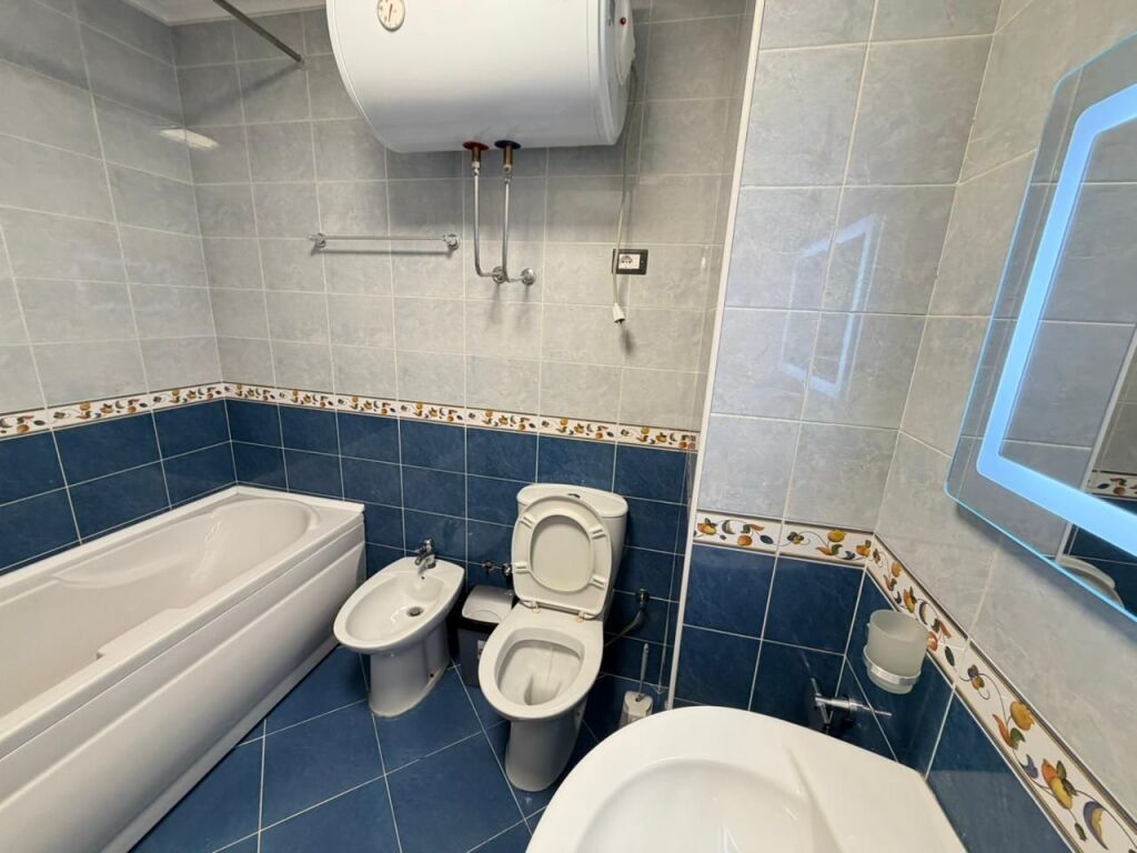 🏡 Qira apartament 2+1+2 📍 Kristal Center, Komuna e Parisit💶 80,000 lek/muaj