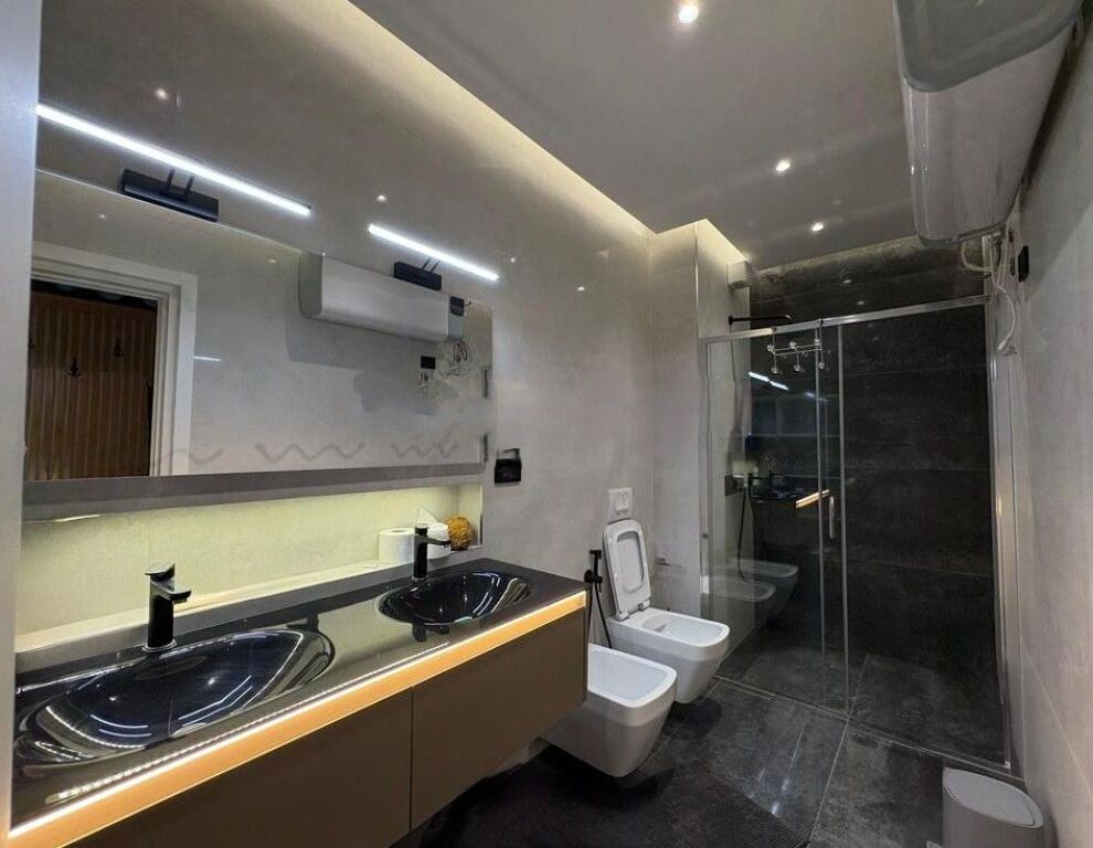 Jepet me qira apartament 2+1+2 tek Shallvaret!