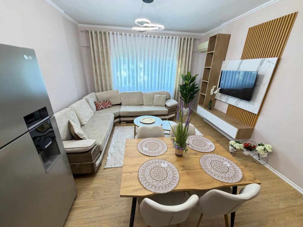 🏡 Rent apartment 2+1+2 📍 Kristal Center, Paris Commune  🏢 4th floor, with elevator 📐 100 m² | ☀️ Southeast  🆕 Never lived in before  💶 80,000 lek/month  