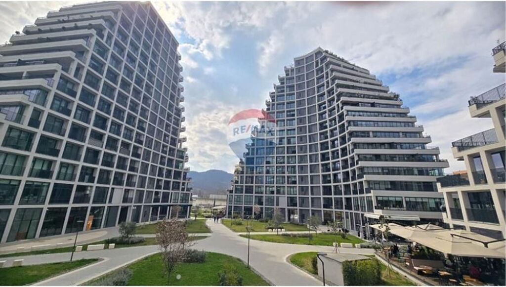 Shop for rent at Lake View