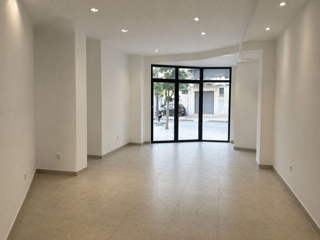 NEGOZIO IN AFFITTO 55 M2 VETRINA 100.000 LEKE FH-71736