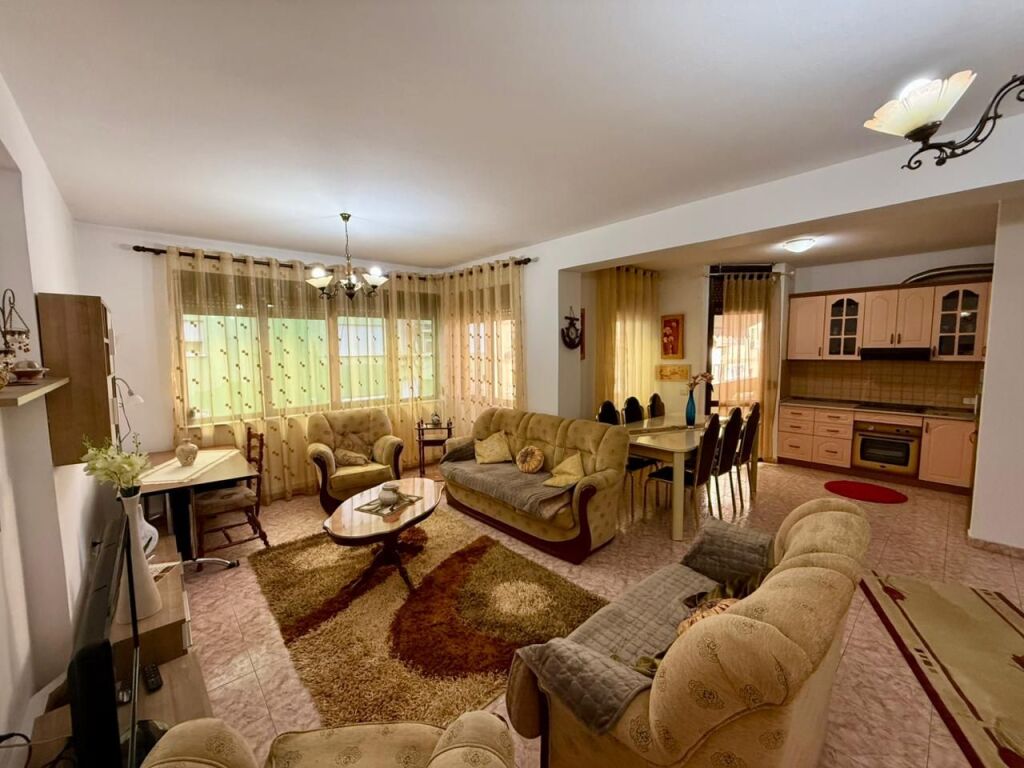📣 QERA Apartament 2+1+2 Me Ballkon 📍 Ish Blloku, Tirane ✨ 💶 Cmimi 90.000 Leke/Muaj