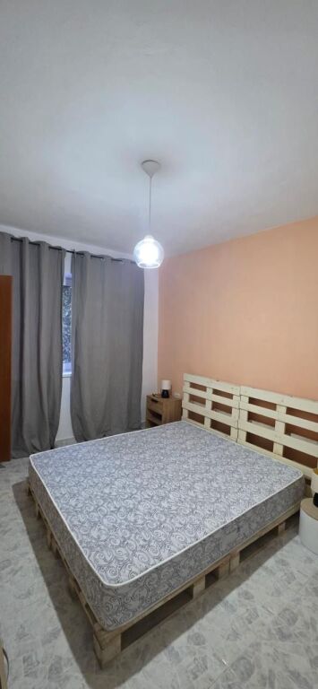 Jepet me qera Apartament 1+1 me qera ne Vasil Shanto/ Tek Besnik Sykja
