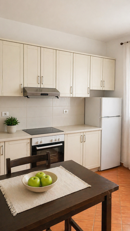 tek Klani buze rruge  Jepet me qera apartament 1+1 ne shpi private kati pare!