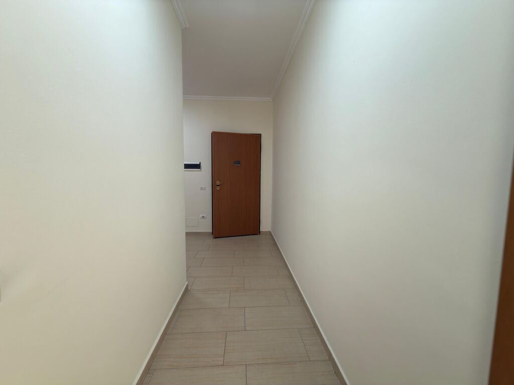 Affitto, Appartamento 2+1+2 bagni, "9 Piani", Tirana.