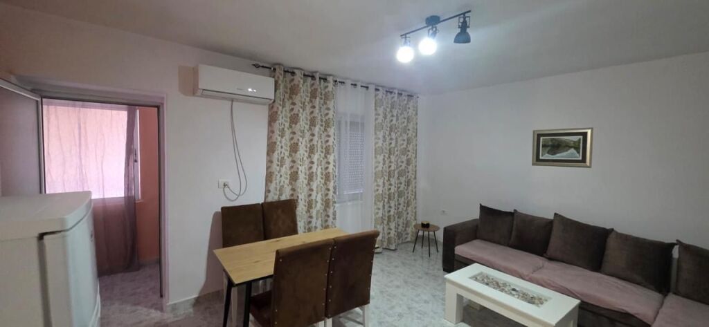 Jepet me qera Apartament 1+1 me qera ne Vasil Shanto/ Tek Besnik Sykja
