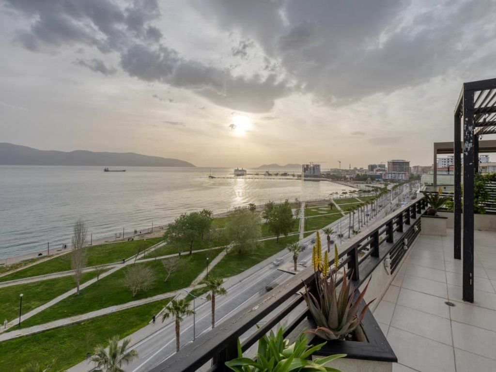 Attico Esclusivo con Vista Panoramica sul Mare in Lungomare 1, Vlorë