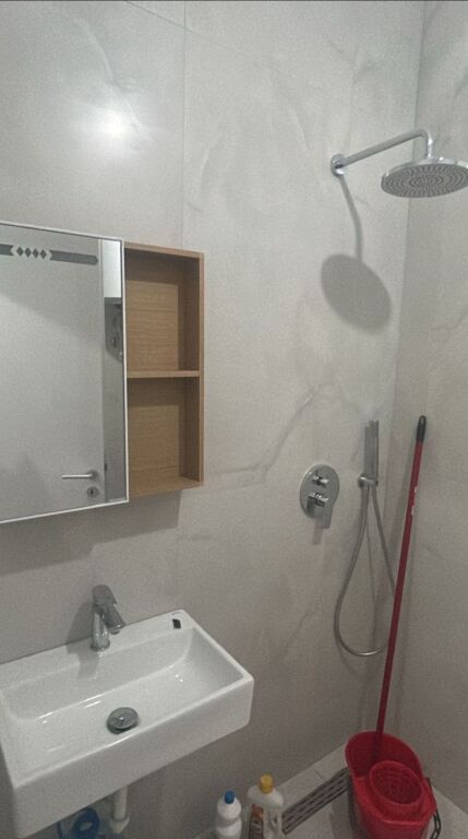 Apartament me qera 1+1