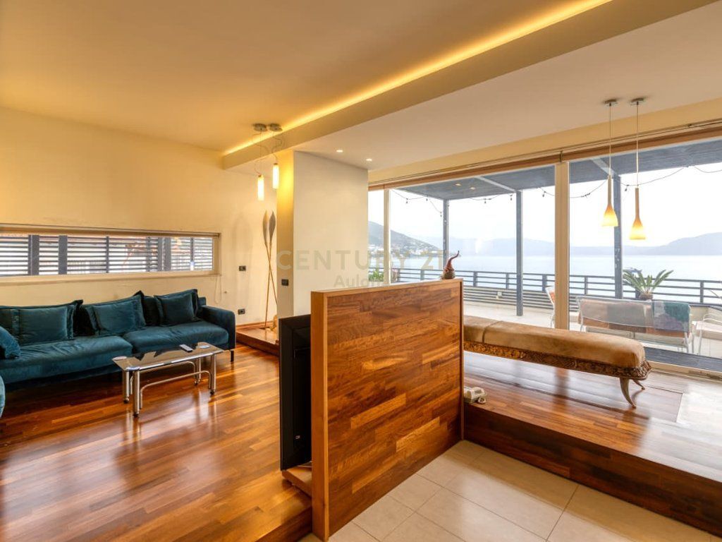 Attico Esclusivo con Vista Panoramica sul Mare in Lungomare 1, Vlorë