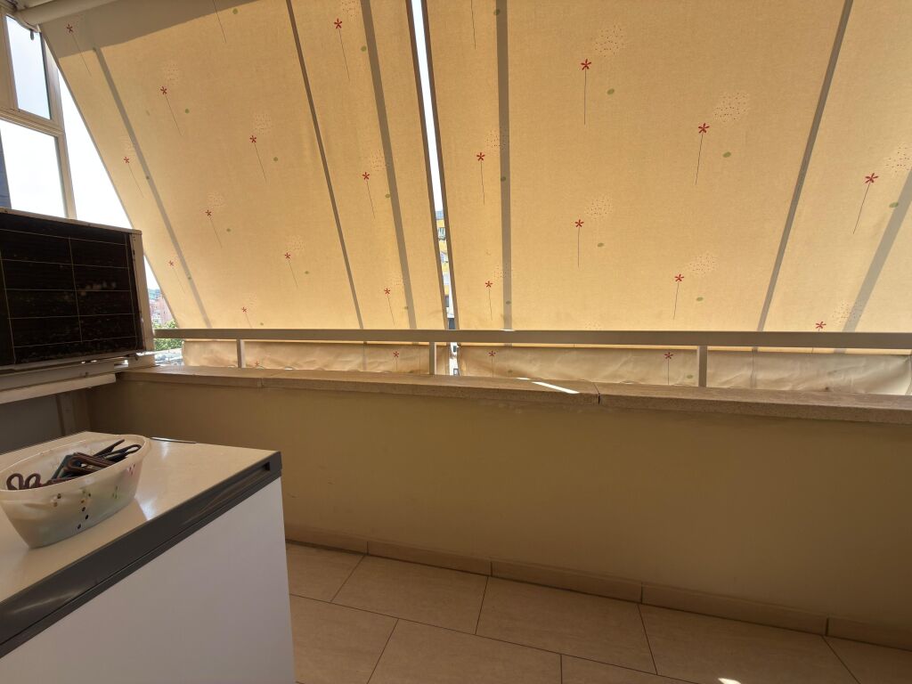 Jepet me qira Apartament 2+1+2 Ballkone, “Pazari i Ri”, Tiranë