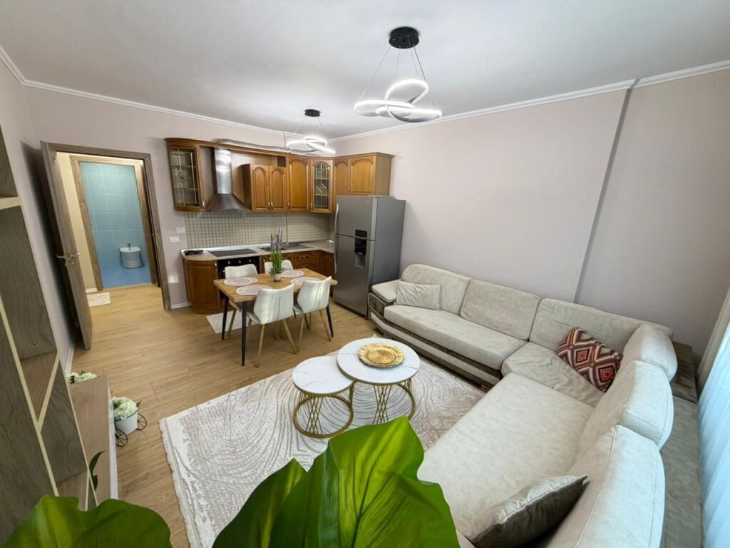🏡 Qira apartament 2+1+2 📍 Kristal Center, Komuna e Parisit💶 80,000 lek/muaj