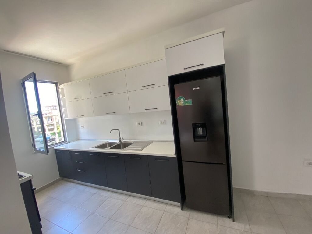🏡 Shitet Apartament 2+1+2 në Astir – pranë Bulevardit Migjeni