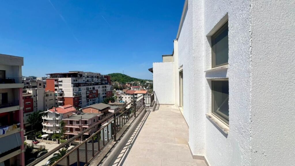 🏠ATTICO IN VENDITA: 2+1+2wc (172m²)  📍 Yzberisht 🔥  989€/m2  🔥  OCCASIONE PAZZESCA   -  139,500€ - Palazzo V.2016  ( Vicino a k. Cabej)