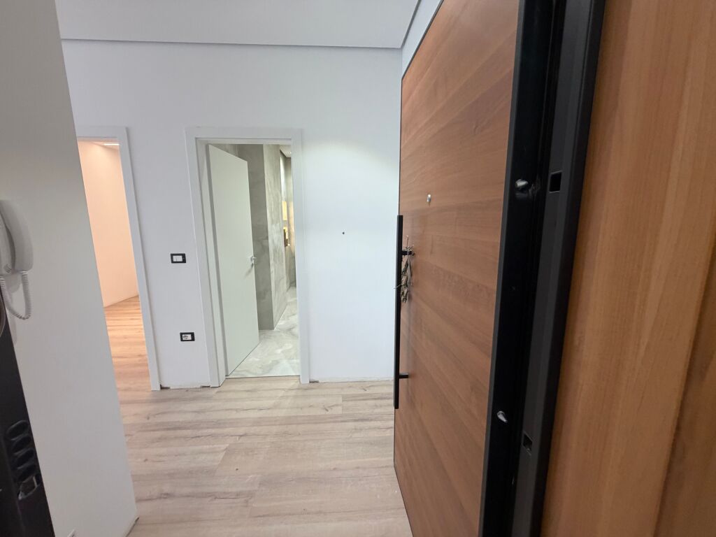 1+1,i adoptueshem ne 2+1,zog i zi te er petrol.900 euro