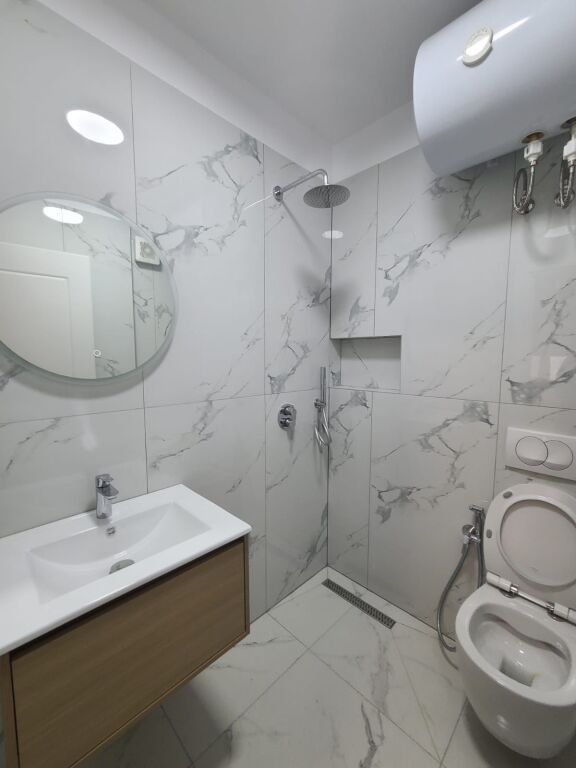 🏢 Për Zyra – Qendër, 📍tek Pazari i Ri💰 1200 €/muaj