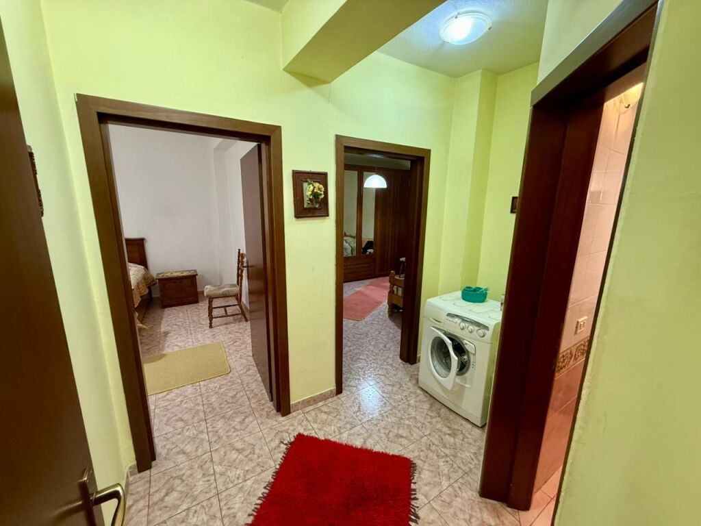 📣 QERA Apartament 2+1+2 Me Ballkon 📍 Ish Blloku, Tirane ✨ 💶 Cmimi 90.000 Leke/Muaj