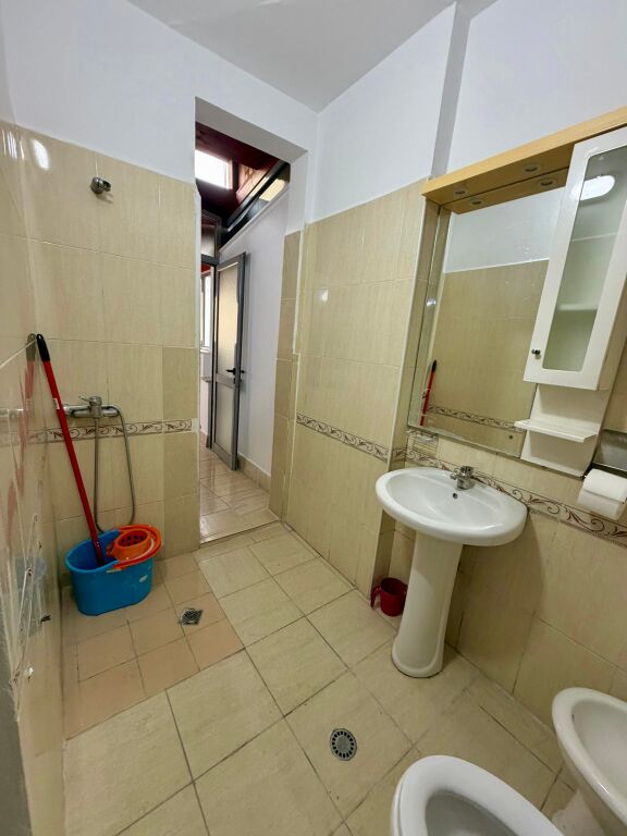 📣 AFFITTO Appartamento 2+1 📍 Vicino alla Scuola "Niket Dardani", Xhamllik ✨